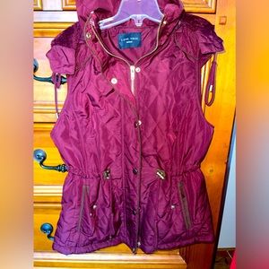 Love tree maroon vest with fur